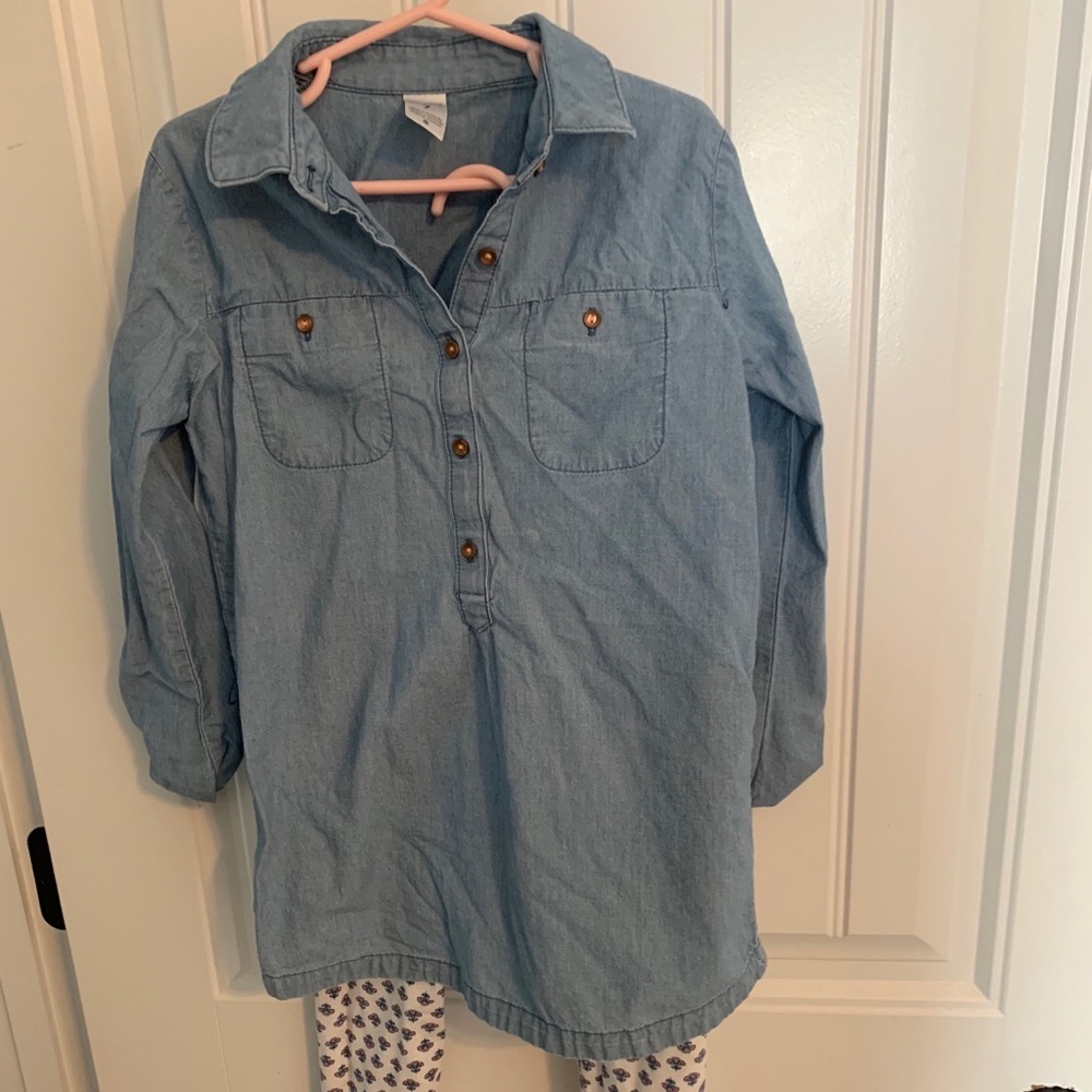 Chambray top with cute leggings. Girls favorite!